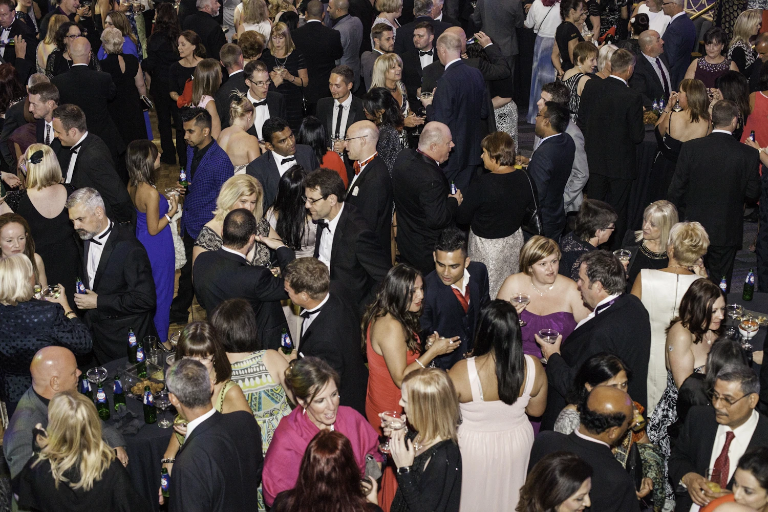  As a London event photographer I often find myself needing to get a great photo of a very large group of people animated, excited and having a great time. 