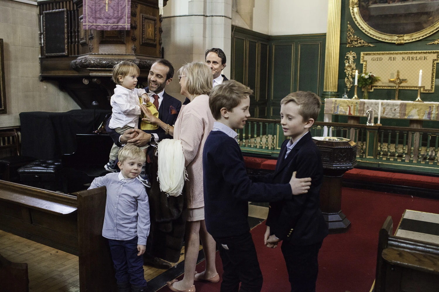 AdrianFisk-AnaisLombardChristening2-8.jpg