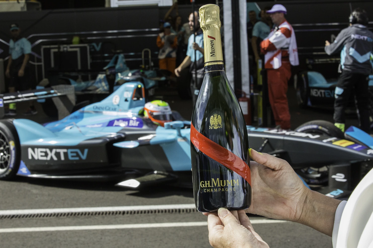 Adrian Fisk-MummChampagne2-LondonEprix-15.jpg