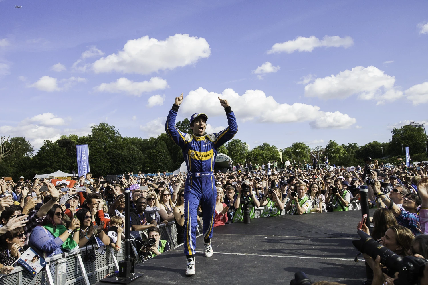 Adrian Fisk-MummChampagne2-LondonEprix-16.jpg